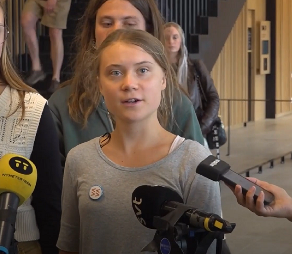 Ela compareceu ao tribunal na manhã de 24/07/2023 e não aceitou responder às perguntas da imprensa.
