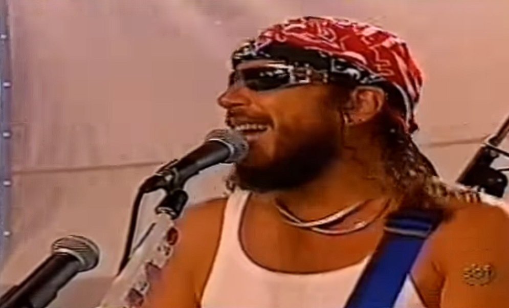 O sucesso sempre andou lado a lado com o Chiclete. São mais de 7 milhões e 800 mil cópias vendidas, somando-se 12 discos de Ouro e 10 discos de Platina. Além disso, inúmeros troféus, como: Prêmio Sharp de Música, Antena de Ouro - ano XX, Troféus Dodô e Osmar, Troféu Caymmi, Bahia Folia, entre tantos outros.