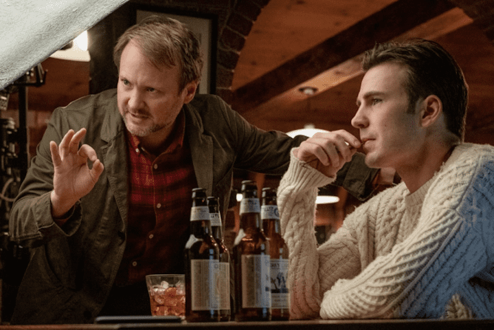 Chris Evans também está no filme de mistério Entre Facas e Segredos (2019).  O longa tem no elenco Ana de Armas e Daniel Craig.
