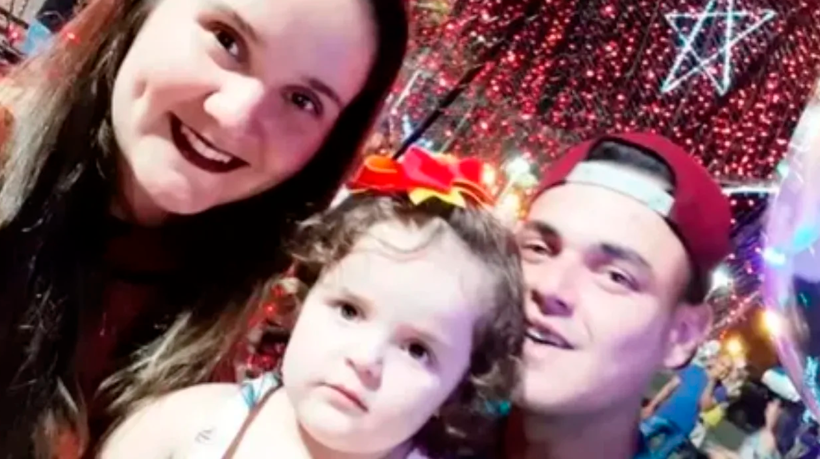 Pai, mãe e filha morrem em grave acidente no Paraná