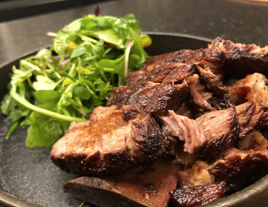 Os temperos usados no churrasco coreano, geralmente, são diferentes dos apreciados no Brasil. Eles colocam shoyu e molho agridoce. 