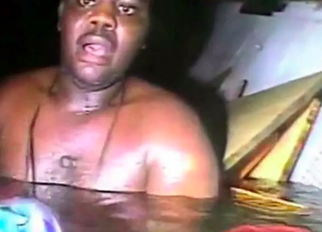 Harrison Okene – Preso em navio naufragado por 3 dias (2013): O cozinheiro nigeriano ficou preso no casco de um navio naufragado no fundo do mar por quase 72 horas.