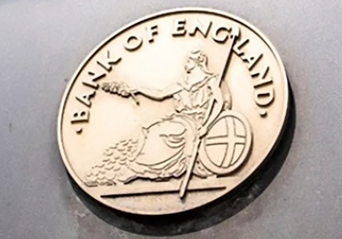 10 Bank of England (Kent, Inglaterra) - Em 22 de fevereiro de 2006, assaltantes se disfarçaram de policiais, sequestraram o gerente do banco e a família dele, e o obrigaram a colaborar com a roubo de US$ 47 milhões.  Dois suspeitos foram presos. 