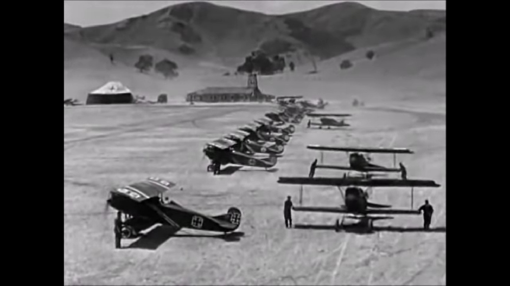 O longa, lançado em 1930, foi considerado a produção mais cara já feita até então, tendo custado 3,8 milhões de dólares.