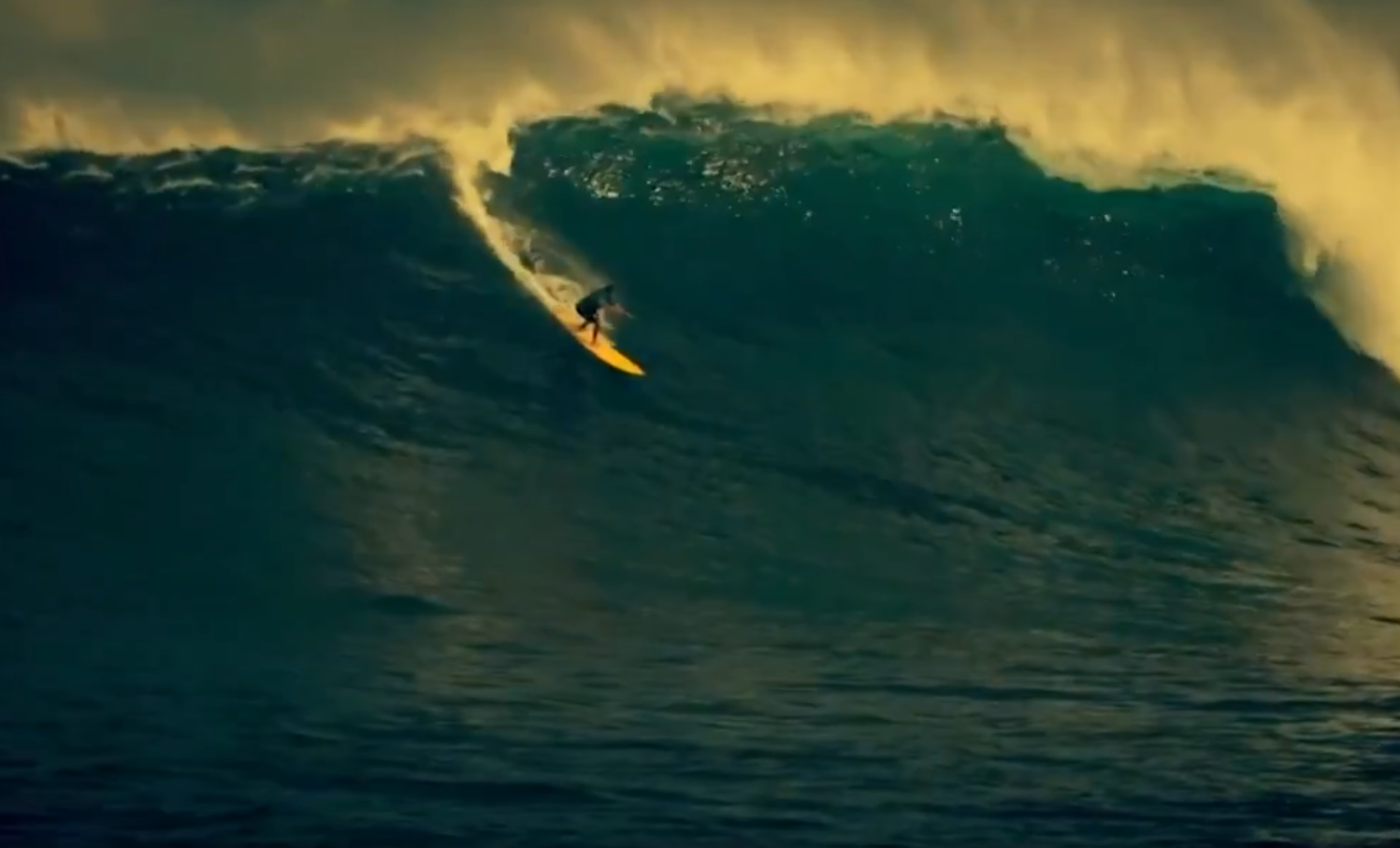 Por isso, Márcio fazia parte de um grupo apelidado de Mad Dogs, que se aventurava em ondas bem perigosas e que chegou a ser tema de um documentário. 