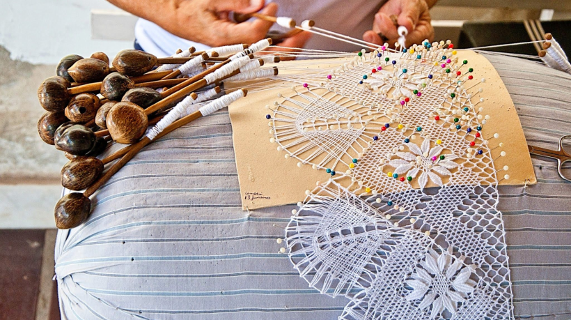 Renda de bilro é símbolo cultural de Aquiraz, na Região Metropolitana de Fortaleza,  a 22 km da Capital