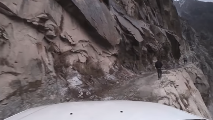 Pangi Kishtwar (Índia) - A estrada entre Keylong e Kishtwar  acompanha o desfiladeiro do Rio Chenab, na região da Caxemira. 