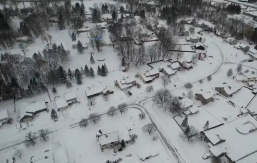 Houve registro de mortes em pelo menos 9 estados americanos. E os relatos de desespero se sucederam com ampla cobertura da mídia internacional. 