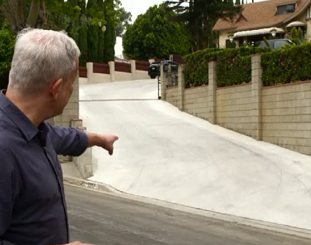 Os assassinatos foram cometidos na casa de Sharon, localizada na Cielo Drive, e ficaram conhecidos como os Assassinatos Tate-LaBianca. Além de Sharon, perderam a vida naquela noite o cabeleireiro Jay Sebring, o roteirista Wojciech Frykowski, a milionária Abigail Folger e o vigia Steven Parent, que estavam na residência de Tate.