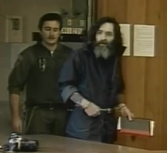 Manson controlava suas seguidoras com promessas de sobrevivência durante a guerra racial que ele acreditava estar por vir.