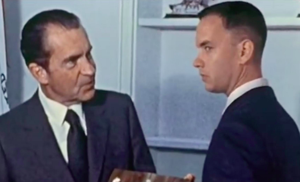 “Forrest Gump” (1994): Outro filme lembrado quando o assunto é revolução tecnológica é “Forrest Gump: O Contador de Histórias”. A inserção digital do personagem de Tom Hanks em diversos momentos da história é considerado um marco até hoje!