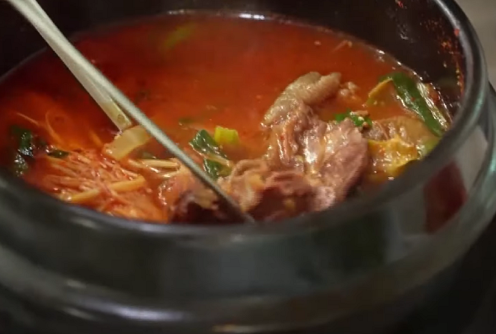 O hábito de comer carne de cachorro já vinha diminuindo, na Coreia do Sul, nas últimas décadas. É uma tradição que costuma ser mantida por famílias que têm pessoas mais idosas.