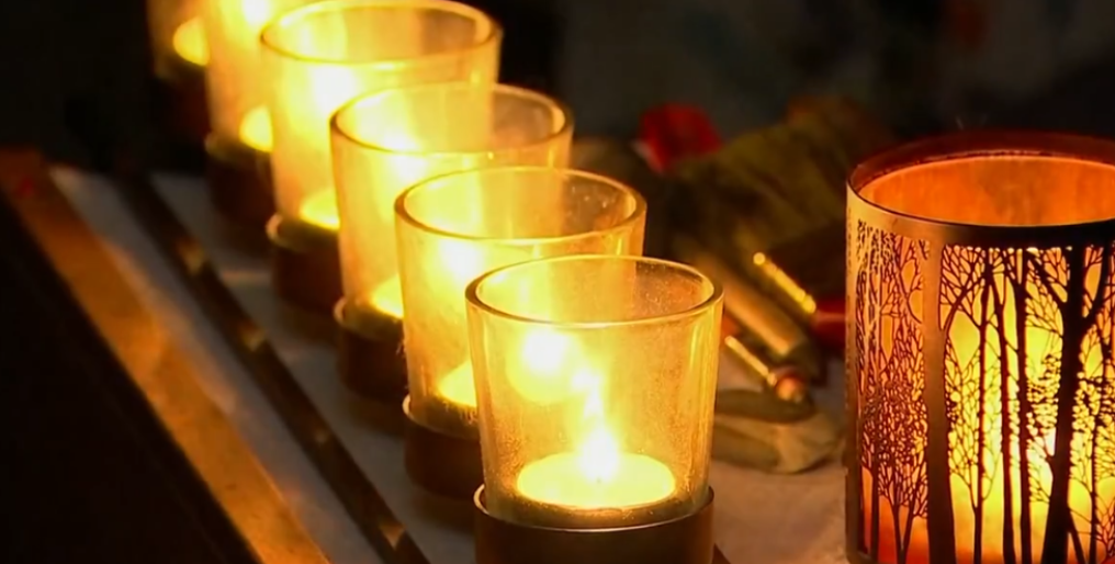 A maioria recorreu ao uso de velas para aquecer o ambiente e para permitir que houvesse alguma iluminação.  