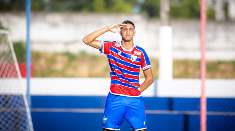Zagueiro João Lucas, atleta do sub-17 do Fortaleza, atuando pelo Tricolor