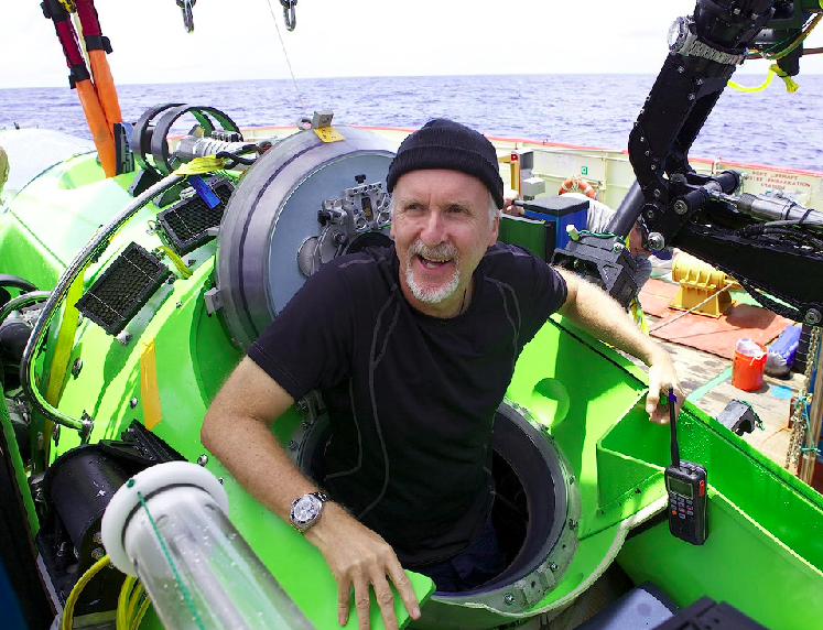 Além disso, Cameron se dedicou também à sua paixão pela exploração das profundezas do mar. Mergulhador, ele chegou a fazer expedição aos destroços do Titanic, o que enriqueceu ainda mais o seu olhar na direção do filme Titanic, que fez enorme sucesso. 