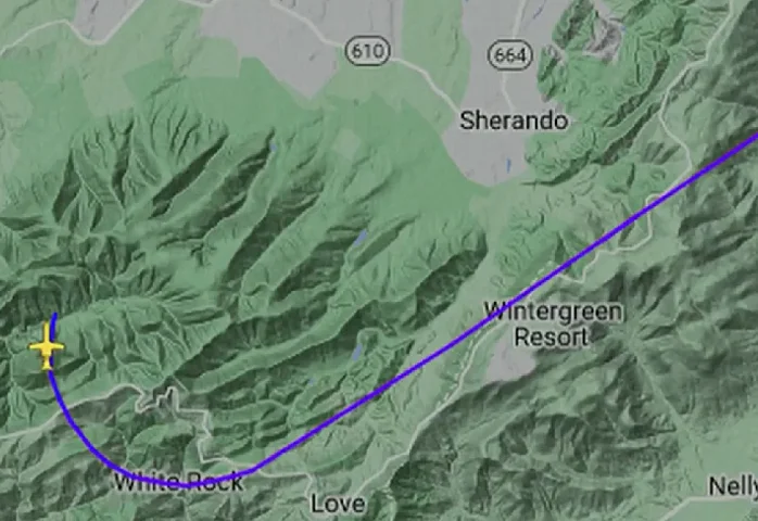 No entanto, antes de chegar ao aeroporto de Long Island, a aeronave alterou sua rota e seguiu diretamente para Washington DC.