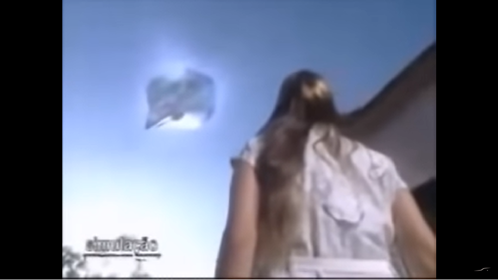 Em 1977, várias pessoas da região de Colares, interior do Pará, afirmaram ter avistado objetos luminosos no céu.