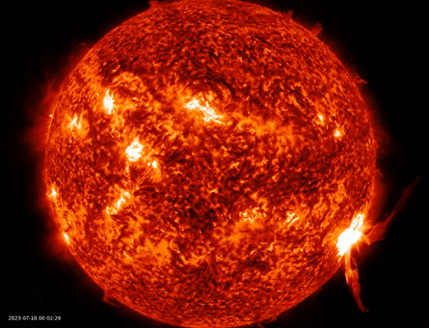 Em 2024, vários cientistas manifestaram preocupação com relação a uma gigantesca tempestade solar que poderia causar um apocalipse na internet, que poderia durar meses.