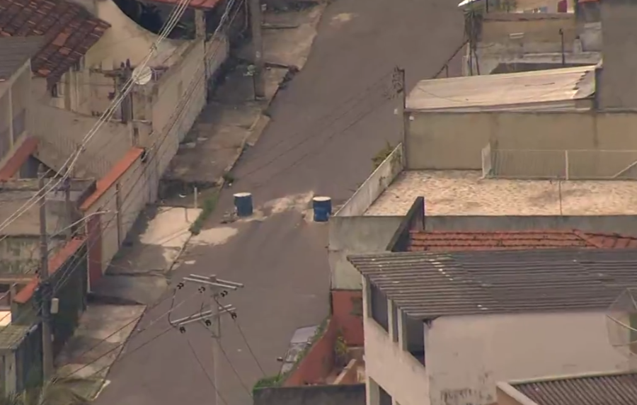 As barricadas passaram a invadir bairros que antes ficavam relativamente protegidos desse tipo de intervenção Os obstáculos, portanto, extrapolaram os limites das  favelas em diversos bairros. 