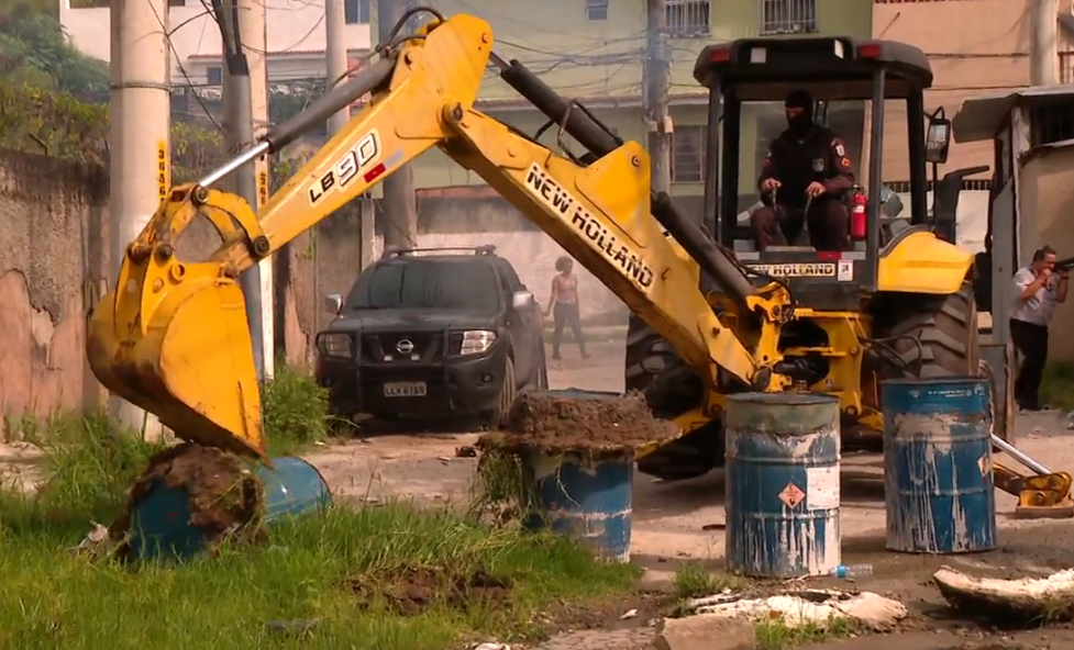 As barricadas estão proliferando não apenas em favelas do Rio, mas também de municípios da Região Metropolitana. 