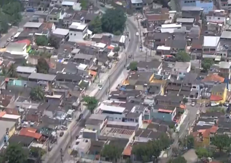 Comunidades da Região Metropolitana do Rio de Janeiro se tornam, cada vez mais, reféns de criminosos que impõem um domínio territorial. 