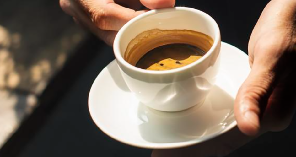 Amo pessoas que me fazem rir, me fazem pensar e me fazem café