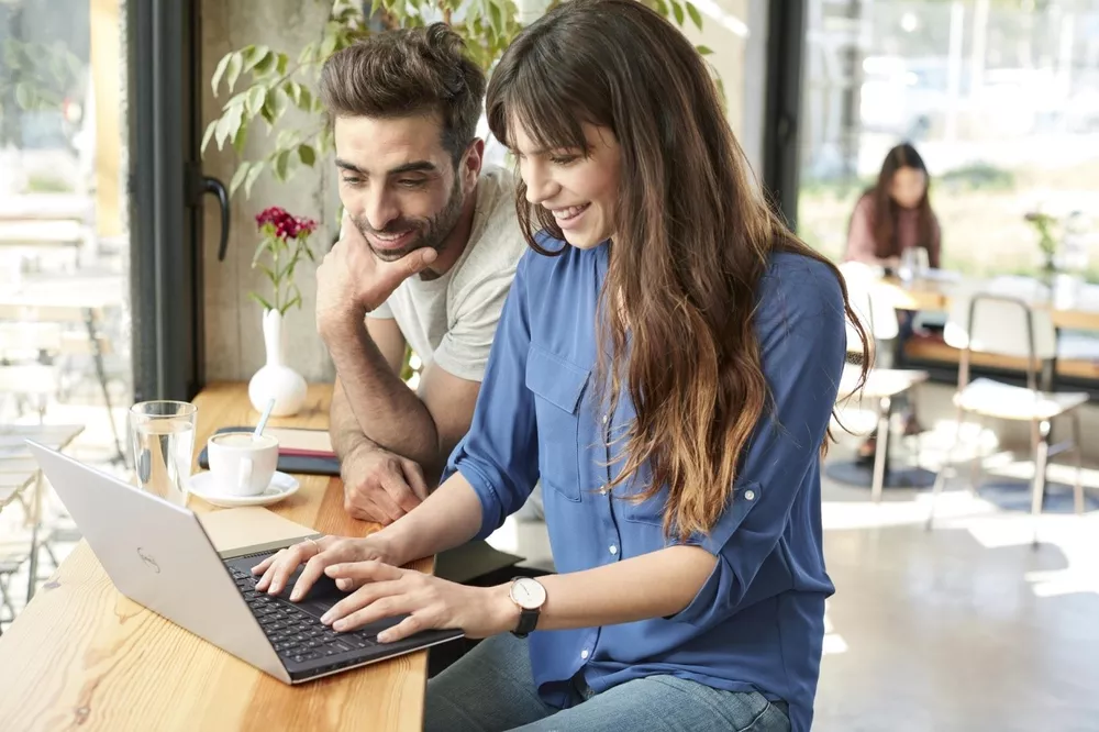 Além disso, segundo especialistas, uma sesta rápida diminui os níveis de estresse. Descansar ajuda a reduzir as tensões provocadas pelo trabalho, contribui com renovação e concentração para o dia a dia. Dormir por 20 minutos no meio do dia pode melhorar a capacidade de aprendizagem. 