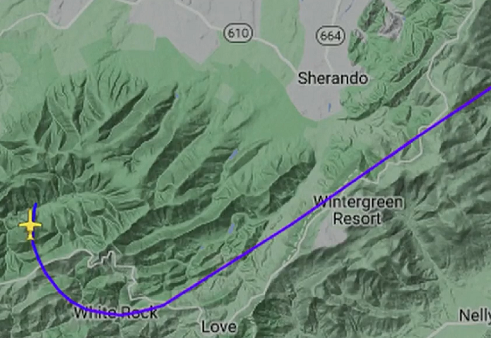 No entanto, antes de chegar ao aeroporto de Long Island, a aeronave alterou sua rota e seguiu diretamente para Washington DC.