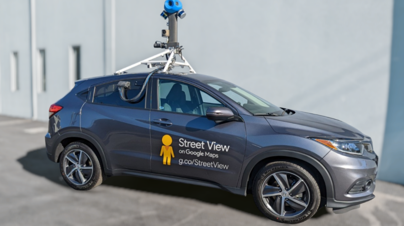 Por norma geral, o Google Street View desfoca os rostos, mas neste caso, o argentino, embora nu, aparecia de costas e a identificação da casa o tornou facilmente reconhecido