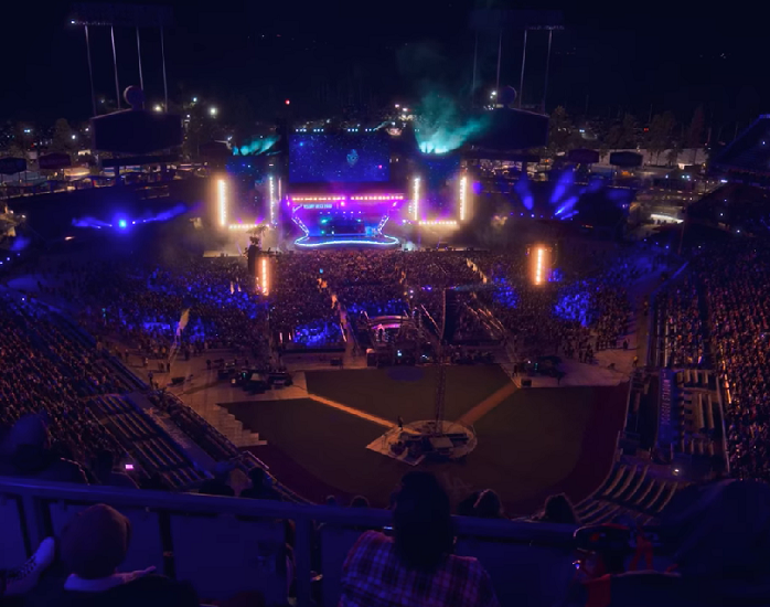 Especializado em conteúdos do mundo da música, o site Tenho mais discos que amigos tem uma seleção de 10 clipes dos anos 2000 que alcançaram a marca de 1 bilhão de views no maior canal de vídeo do mundo, o YouTube. A lista conta com músicas que marcaram o início do século e bandas que até hoje embalam os fãs pelo mundo. Veja a seguir.