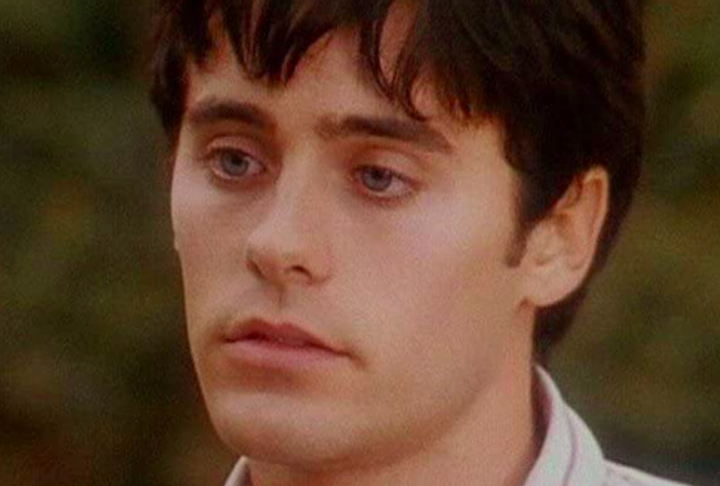 Jared Leto – Conhecido por sua carreira multifacetada, transitou com sucesso do mundo da música para o cinema. Vocalista da banda 30 Seconds to Mars, ganhou o Oscar de Melhor Ator Coadjuvante por sua atuação em Clube de Compras Dallas