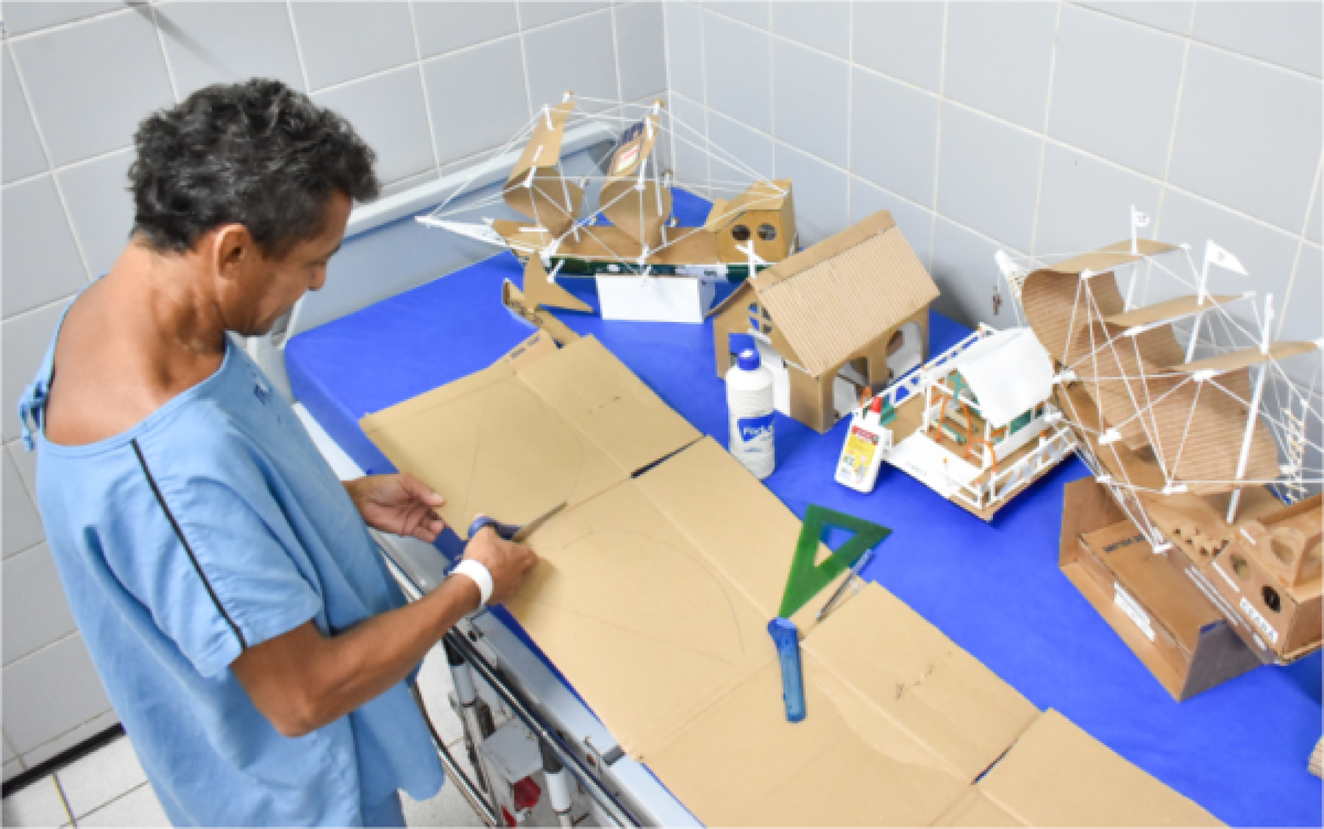 Cleson Felipe mostra sua arte feita durante internação hospitalar  