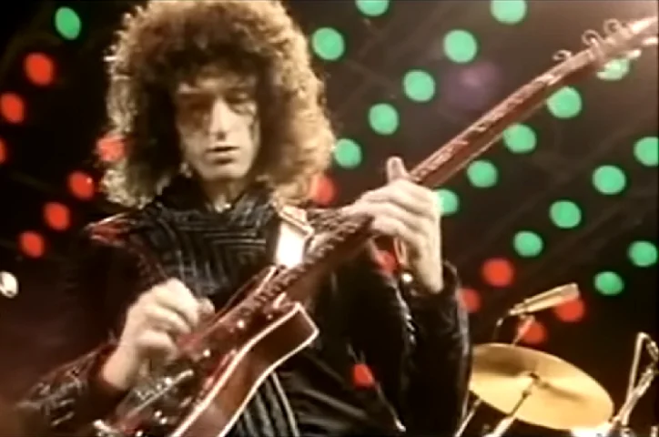 O carisma de seus integrantes, sobretudo de Freddie Mercury, morto em 1991, também chamava a atenção dos fãs. Brian May (guitarra e vocais), John Deacon (baixo) e Roger Taylor (bateria e vocais) completavam a formação original da banda.