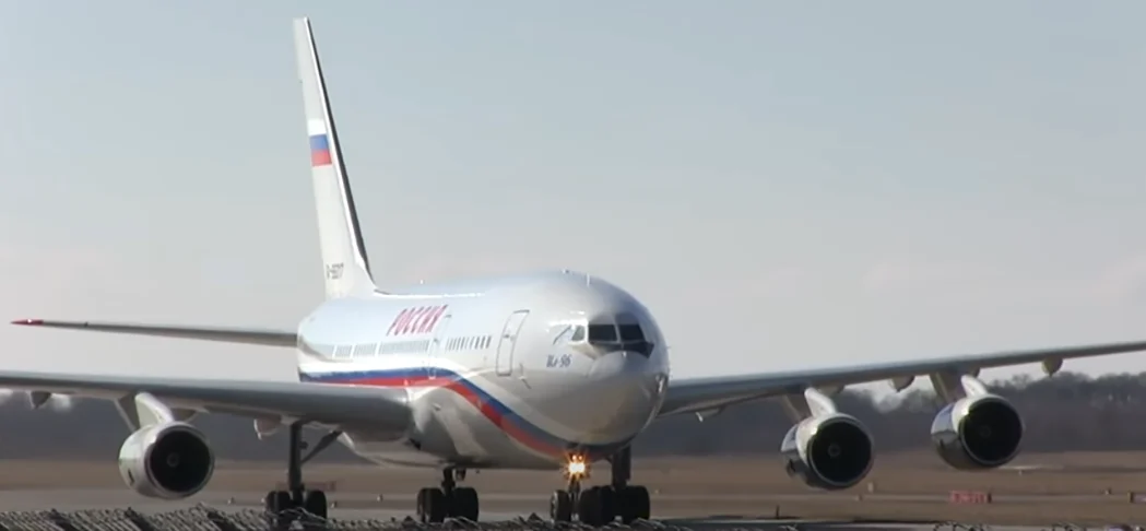 Mesmo que apenas um motor continue funcionando, o avião presidencial é capaz de voar 800 quilômetros antes de pousar.