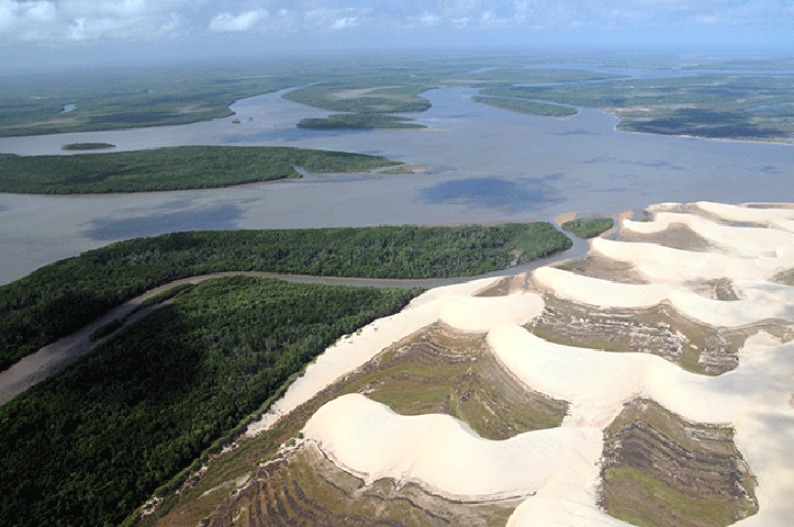 O Delta do Rio Parnaíba, também chamado de Delta das Américas, é o único em mar aberto das Américas e o terceiro maior do mundo - perde somente para o do Rio Nilo, na África, e o do Rio Me Kong, no Vietnã, na Ásia.
