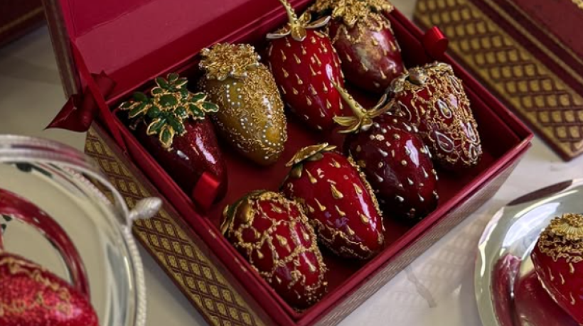 O design é inspirado no ovo Fabergé