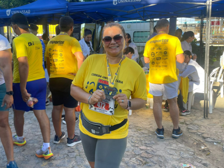 Com incentivo à qualidade de vida, a enfermeira Marta Maria diz que a corrida representa uma reafirmação do seu autocuidado(Foto: Lucas Mota / O POVO)