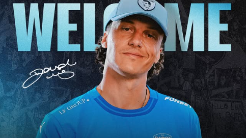 O zagueiro foi recebido com festa pelos torcedores