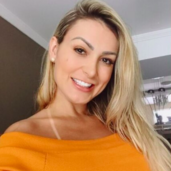 Andressa Urach é modelo, ex-miss e influenciadora que ganhou destaque na mídia por polêmicas na vida pessoal e profissional.