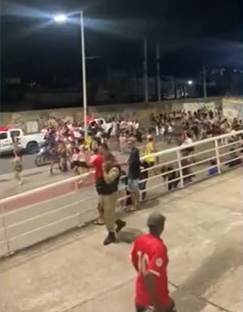 Nem tudo foi perfeito mais uma vez e em um dos shows, realizado no Estádio Nilton Santos, na Zona Norte do Rio de Janeiro, houve correria e momentos de apreensão após uma tentativa de arrastão no momento da saída.