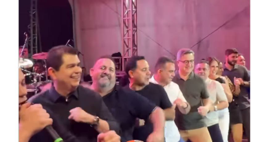 Políticos mostram animação no palco do Solfest