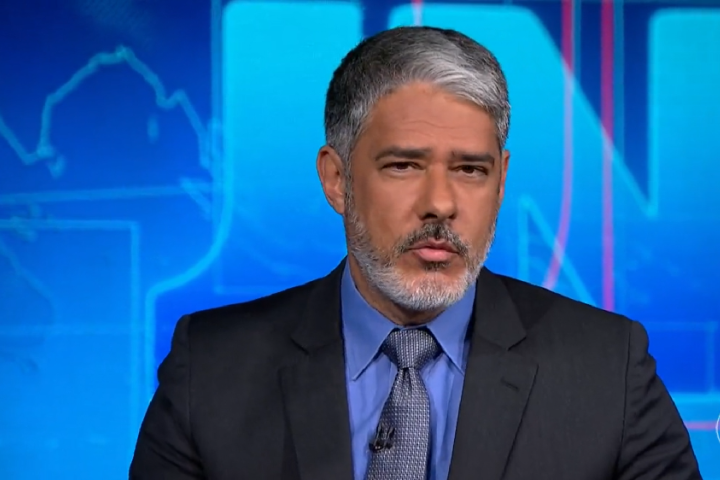 A TV Globo esclareceu, por intermédio da colunista Fábia Oliveira, que o motivo foi um resfriado, e que, por isso, ele não pôde apresentar o programa.