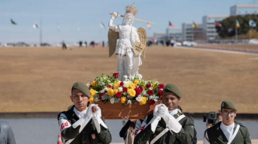 Fortaleza recebe imagem de São Miguel Arcanjo e dá início a Quaresma de alcance histórico