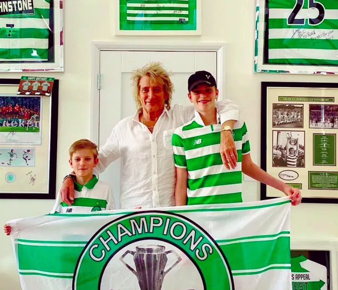 Rod Stewart: o astro de rock britânico teve dois filhos com a modelo Penny Lancaster, em seu terceiro casamento. O primeiro nasceu quando o cantor tinha 60 anos, enquanto o segundo veio ao mundo quando ele completou 66. Ao todo, Stewart tem oito filhos, de cinco mães distintas.