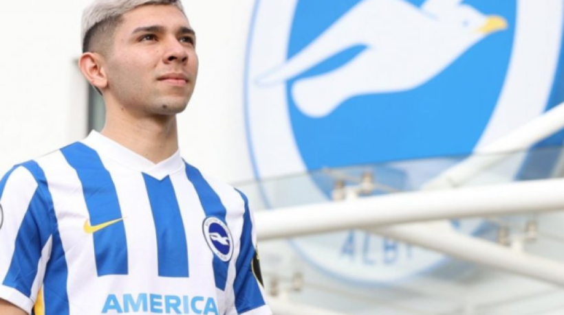 Clube inglês tem negociações avançadas para levar o atacante paraguaio, que estava na mira do Verdão nas últimas semanas