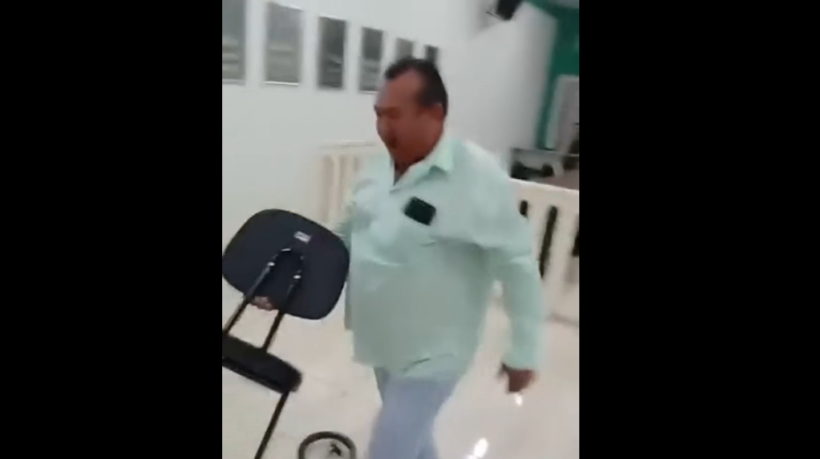 Presidente da Câmara de Indiana dá cadeirada em ex-vereador