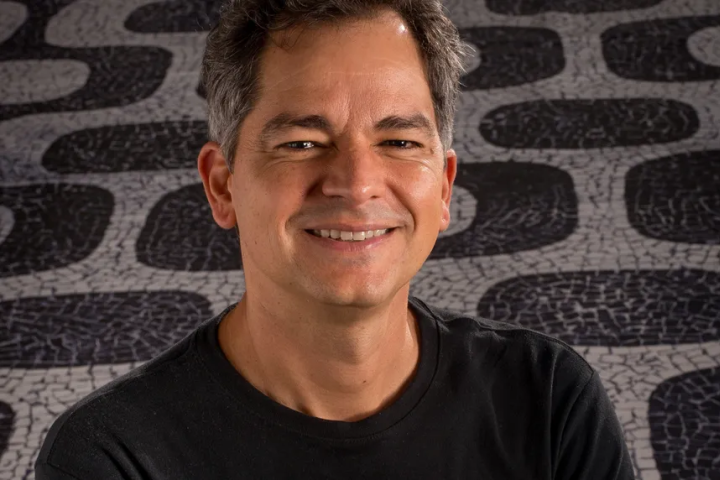 Carlos Saldanha – Cineasta com carreira internacional, dirigiu animações populares como A Era do Gelo, Rio e Touro Ferdinando.
