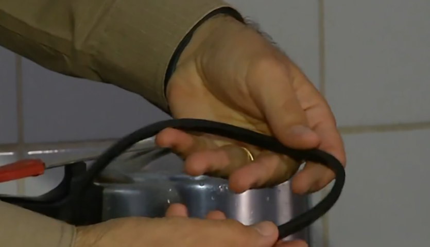 A borracha não pode ter nenhum sinal de desgaste. Precisa estar íntegra, sem qualquer trecho que aparente estar desmanchando ou ressecando.  