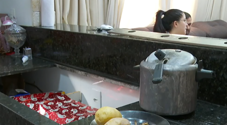 Acidentes com panela de pressão não são frequentes, mas, quando ocorrem, podem causar grande estrago e até matar. Assim, é necessário tomar precauções na cozinha. 