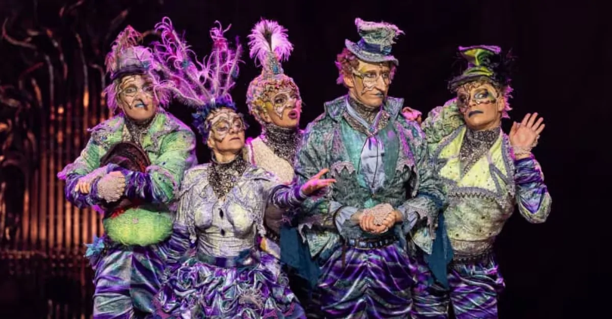 A atração promete encantar também as famílias: crianças a partir de 5 anos poderão assistir ao espetáculo e se maravilhar com os malabarismos, acrobacias aéreas e figurinos brilhantes. Tudo isso dentro da Grande Tenda, que se transforma em um verdadeiro reino de imaginação e magia.